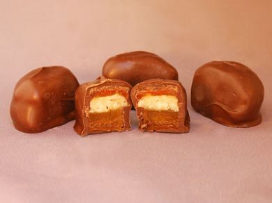 HANDMADE APRICOT AMARETTO SANDWICH