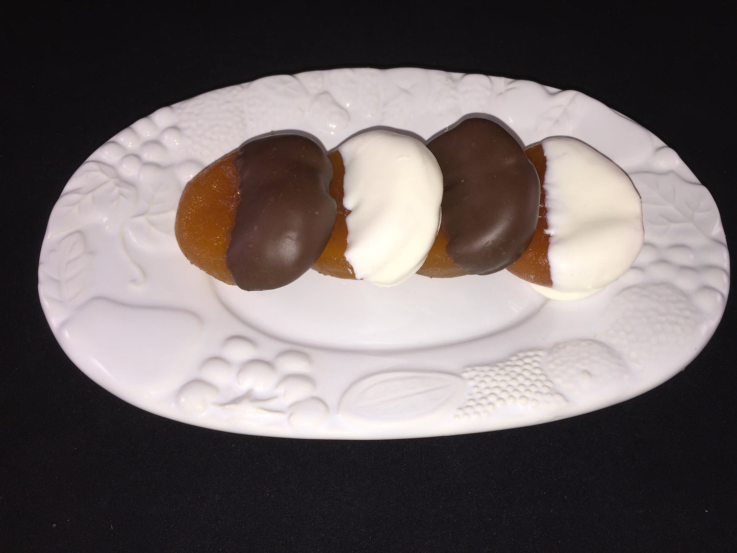 HANDMADE CHOCOLATE-DIPPED GLACE APRICOTS (GOLD GIFT BOX)